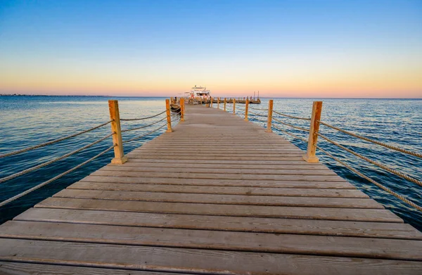 Molo Legno Sul Mar Rosso Hurghada Tramonto Yacht Lusso Vista — Foto Stock