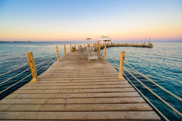 Günbatımında Hurghada Kereste Skelesi Lüks Yat Gezinti Güvertesi Manzarası Mısır — Stok fotoğraf