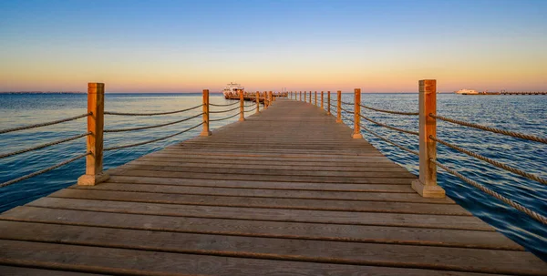 Molo Legno Sul Mar Rosso Hurghada Tramonto Yacht Lusso Vista — Foto Stock