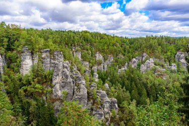 Bastei Ulusal Parkı Sakson İsviçre, Elbe Nehri üzerindeki Elbe Kum Taşı Dağları, Almanya.