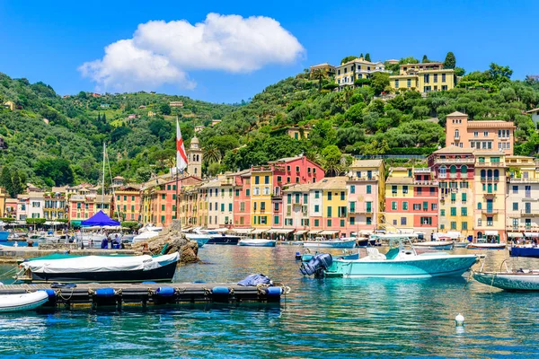 Portofino Itália Cidade Portuária Com Casas Coloridas Iate Pequena Baía — Fotografia de Stock