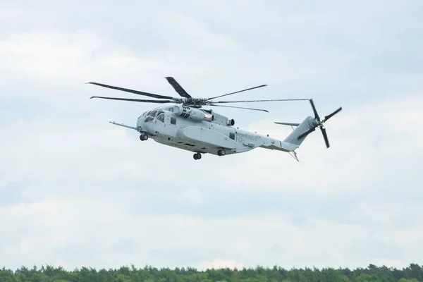 Demonstrationsflygning tunga lyft Last Helikopter Sikorsky Ch - 53k King hingst. — Stockfoto