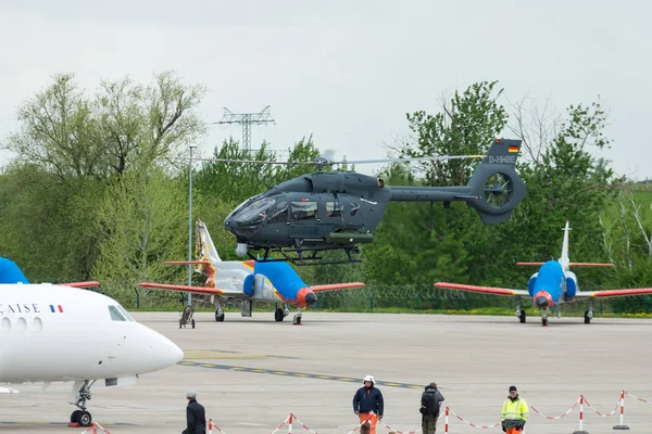 Berlim Alemanha Abril 2018 Descolagem Helicóptero Utilitário Airbus Helicopters H145M — Fotografia de Stock
