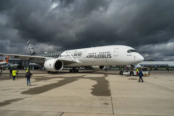 德国柏林 2018年4月26日 宽体喷气客机空客 A350 Xwb 在飞机场 展览协会柏林航空展2018 — 图库照片