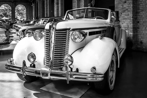 ベルリン 2018 大型車ビュイック スペシャル シリーズ 黒と白 の展覧会 Oldtimertage ベルリン ブランデンブルク — ストック写真