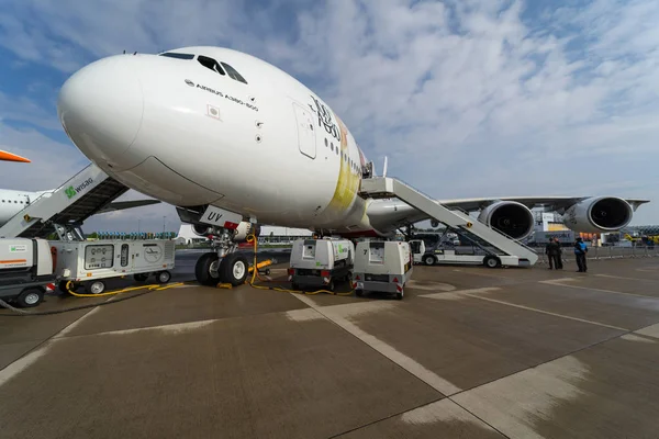 2018年4月26日 最大的客机在世界空中巴士 A380 阿联酋航空公司 展览协会柏林航空展2018 — 图库照片