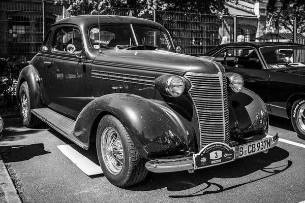 2018年5月06日 老式汽车雪佛兰大师意甲商务跑车 1937 黑白相间的 Oldtimertage 勃兰登堡 第三十一柏林 勃兰登堡 Oldtimer — 图库照片