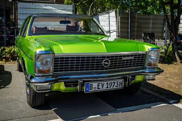 Berlín Mayo 2018 Coche Lujo Tamaño Completo Opel Diplomat Oldtimertage —  Fotos de Stock