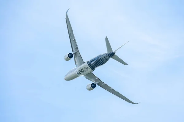 Berlin Deutschland April 2018 Vorführflug Des Großraumflugzeugs Airbus A350 Xwb — Stockfoto