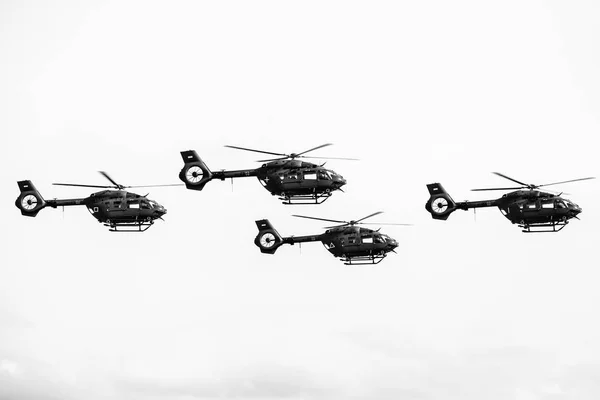 ベルリン ドイツ 2018 軍事ユーティリティのエアバス ヘリコプター H145M ドイツ空軍のヘリコプターします 黒と白 Ila ベルリン航空ショー — ストック写真