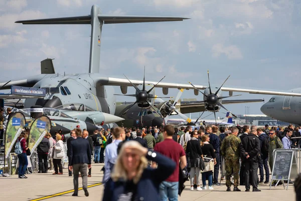 Berlin April 2018 Verschiedene Flugzeuge Und Besucher Auf Dem Flugplatz — Stockfoto