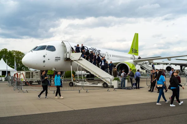 Berlin April 2018 Narrow Body Jet Airliner Bombardier Cs300 Airbaltic — Stock Photo, Image