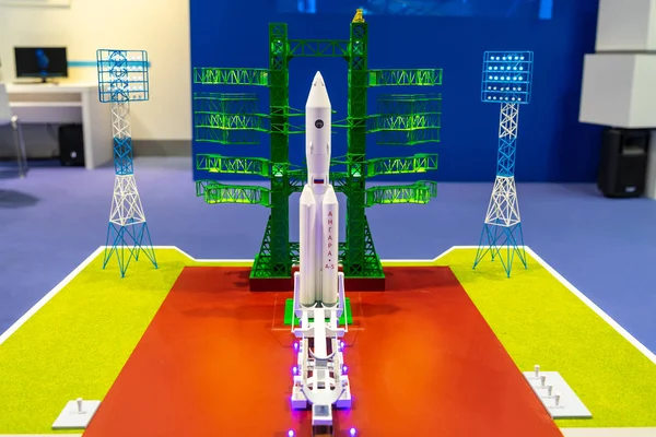 2018年4月28日 太空亭 Roscosmos 的立场 新的太空 Vostochny Angara 导弹航母模型的计划 展览协会柏林航空展2018 — 图库照片