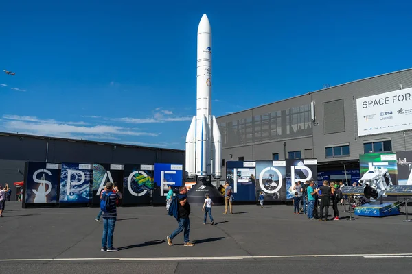 Berlin Abril 2018 Modelo Foguete Ariane Arianespace Frente Pavilhão Espacial — Fotografia de Stock