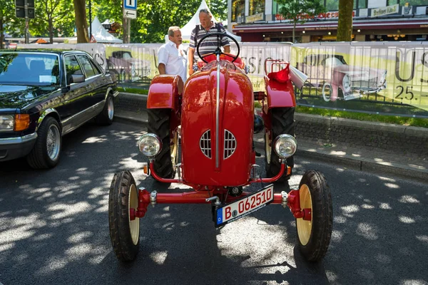 ベルリン 2018 トラクター ポルシェ ディーゼル標準 217 1960 古典的な日ベルリン 2018年 — ストック写真