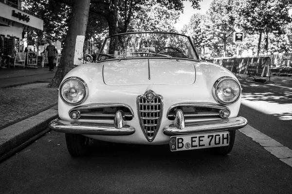 Берлін Червня 2018 Сім Автомобіля Alfa Romeo Giulietta Людина Павук — стокове фото