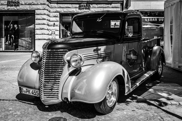 ベルリン 2018 シボレー ピックアップ トラック 1938黒と白 古典的な日ベルリン 2018年 — ストック写真