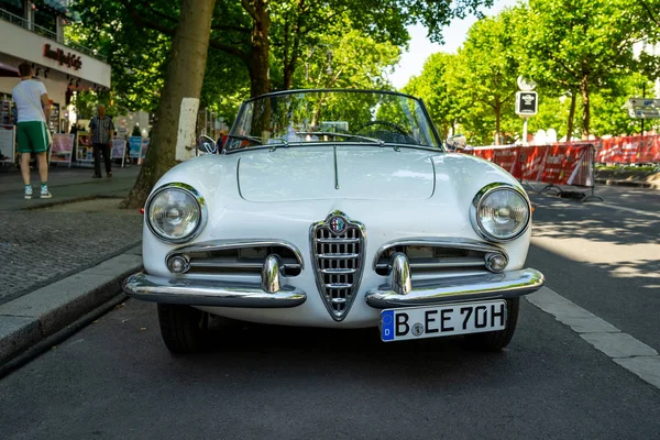 Berlijn Juni 2018 Familie Auto Alfa Romeo Giulietta Spider 1960 — Stockfoto