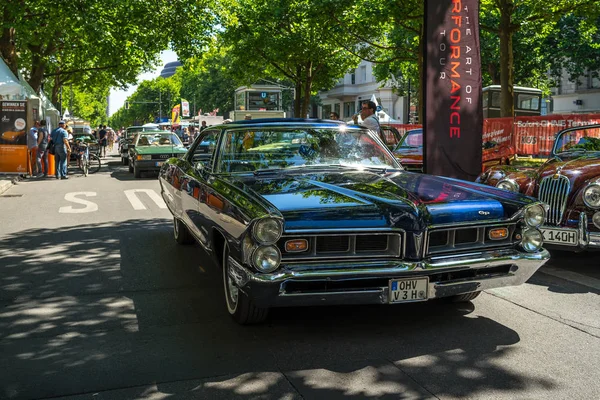 Berlin Czerwca 2018 Pełnowymiarowego Samochodu Pontiac Grand Prix 1966 Classic — Zdjęcie stockowe