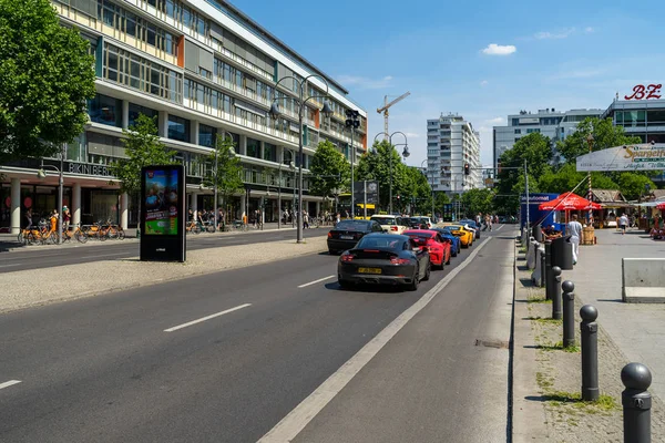 Berlino Giugno 2018 Traffico Città Auto Sportive Moderne Sulla Strada — Foto Stock