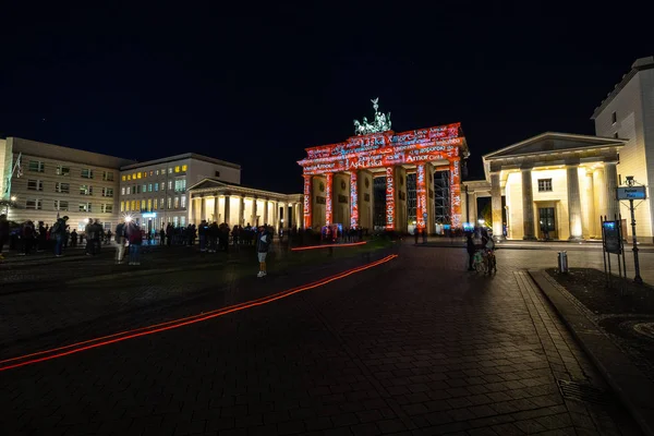 Берлін Жовтня 2018 Pariser Platz Бранденбурзьких Воріт Яскравих Кольорових Ілюмінація — стокове фото