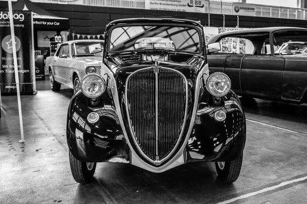 Paaren Glien ドイツ 2018 1939 車フィアット 500 トポリーノを最適化します 黒と白 クラシックカー — ストック写真