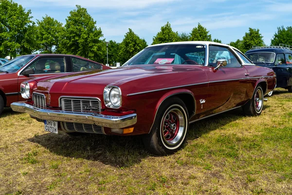 Paaren Glien Alemania Mayo 2018 Coche Mediano Oldsmobile Cutlass 1973 —  Fotos de Stock