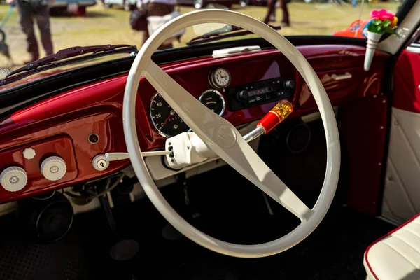 Paaren Glien 2018年5月19日 紧凑型汽车 Trabant 600 P60 的内饰 1963年 Oldtimer — 图库照片