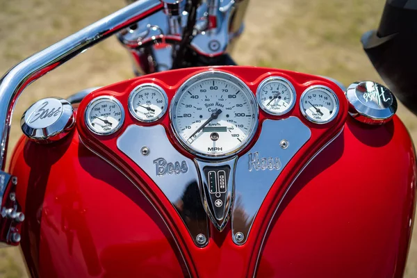 德国括号 Glien 2018年5月19日 由雪佛兰生产的带有 发动机的高性能摩托车老板 Hoss 仪表板 2018年模具 Oldtimer — 图库照片