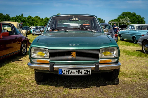 Paren Glien Alemanha Maio 2018 Carro Família Grande Peugeot 504 — Fotografia de Stock