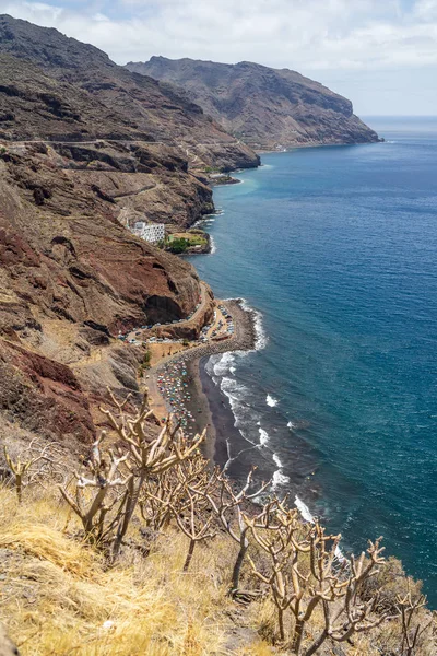 Kilátással Vulkáni Fekete Homok Playa Las Gaviotas Sziklás Parton Megfigyelő — Stock Fotó