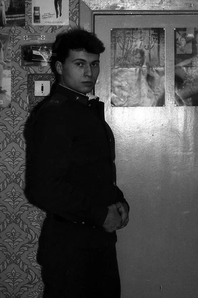 莫斯科地区 俄罗斯 1992年 俄罗斯士兵在公寓的肖像 电影扫描 大五谷 大约1992年 — 图库照片