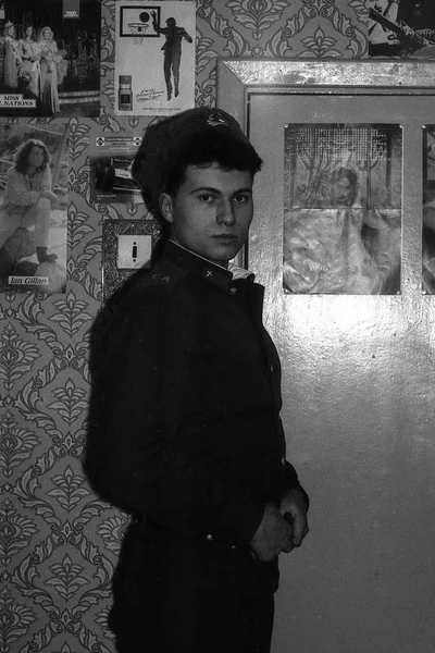 Région Moscou Russie Circa 1992 Portrait Soldat Russe Dans Appartement — Photo