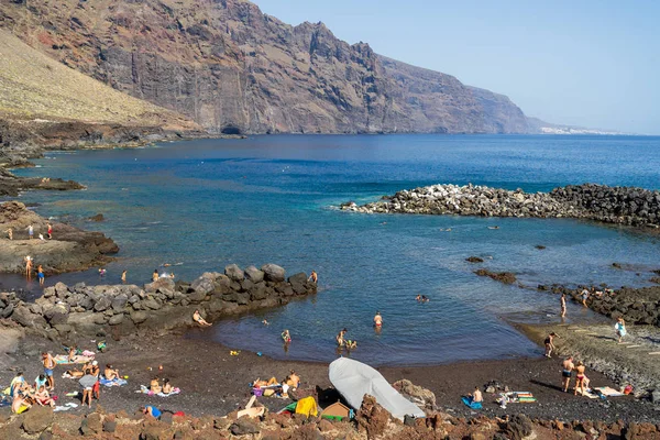 Cape Teno Tenerife Kanarya Adaları Spanya Temmuz 2018 Tatilcilerin Kayalık — Stok fotoğraf