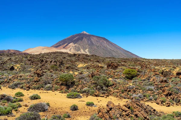 Canadas テイデ火山のカルデラの溶岩 ミナス バック グラウンドではテイデ火山のピークです テネリフェ島 カナリア諸島 スペイン — ストック写真