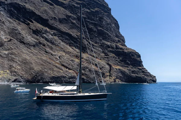 Tenerife Islas Canarias España Julio 2018 Yates Embarcaciones Turistas Cerca — Foto de Stock