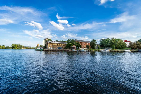 Berlim Setembro 2018 Edifícios Industriais Nas Margens Rio Spree Havel — Fotografia de Stock