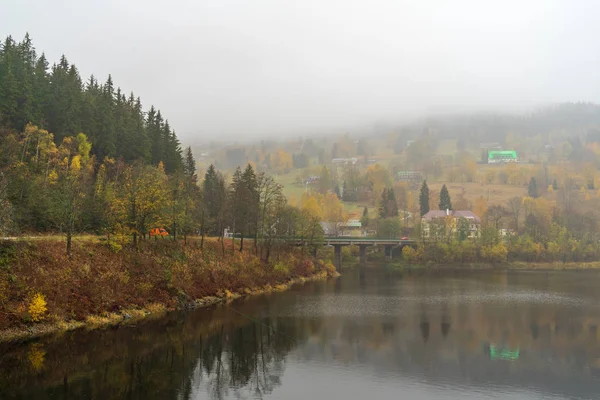 Elbe Nehri Çevreleyen Dağlar Giant Mountains Krkonose Görünümü Küçük Kasaba — Stok fotoğraf