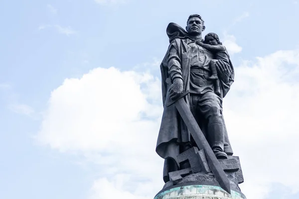 Советский Военный Мемориал Трептауэрский Парк Памятник Солдату Освободителю Берлин Германия — стоковое фото