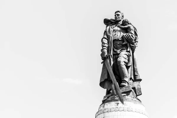 Sowjetisches Kriegerdenkmal Treptower Park Das Soldatenfreiheitsdenkmal Berlin Deutschland Schwarz Weiß — Stockfoto