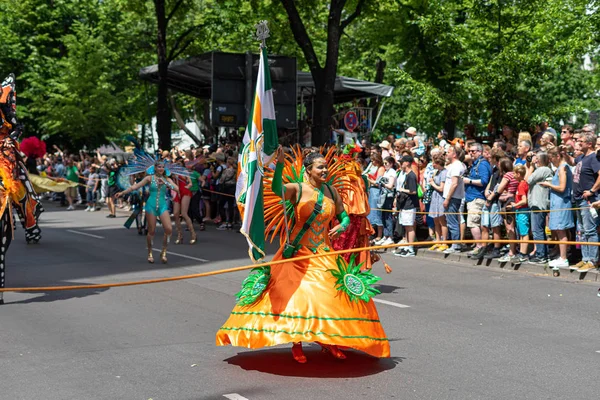 2019年6月9日 一年一度的文化狂欢节 Karneval Der Kulturen 围绕五旬节周末庆祝 与会者在街上狂欢 — 图库照片