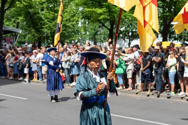 2019年6月9日 一年一度的文化狂欢节 Karneval Der Kulturen 围绕五旬节周末庆祝 与会者在街上狂欢 — 图库照片