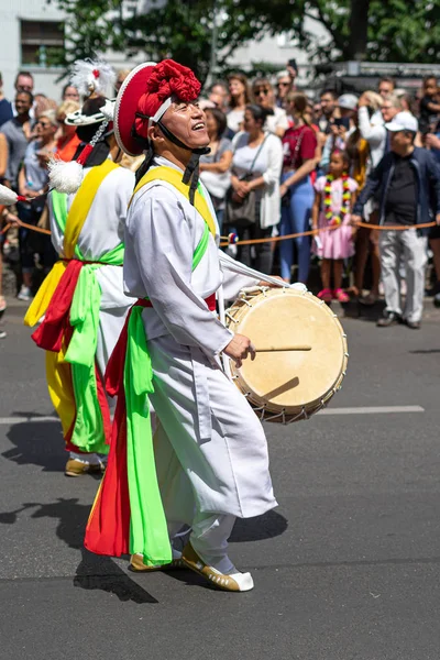 2019年6月9日 一年一度的文化狂欢节 Karneval Der Kulturen 围绕五旬节周末庆祝 与会者在街上狂欢 — 图库照片