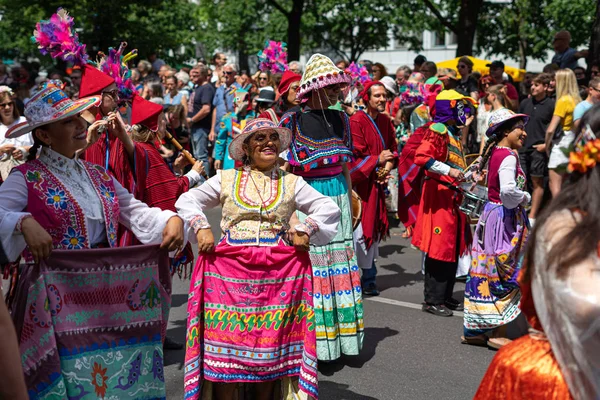 2019年6月9日 一年一度的文化狂欢节 Karneval Der Kulturen 围绕五旬节周末庆祝 与会者在街上狂欢 — 图库照片