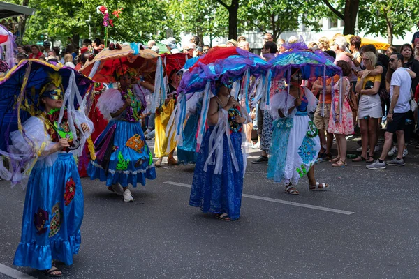 ベルリン 月09 2019 文化の年次カーニバル カーニヴァル Der Kulturen はペンテコステの週末の周りに祝われました 参加者のカーニバル ストリート — ストック写真