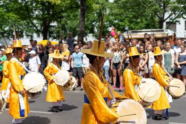 2019年6月9日 一年一度的文化狂欢节 Karneval Der Kulturen 围绕五旬节周末庆祝 与会者在街上狂欢 — 图库照片