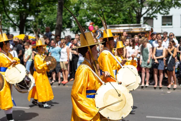 2019年6月9日 一年一度的文化狂欢节 Karneval Der Kulturen 围绕五旬节周末庆祝 与会者在街上狂欢 — 图库照片