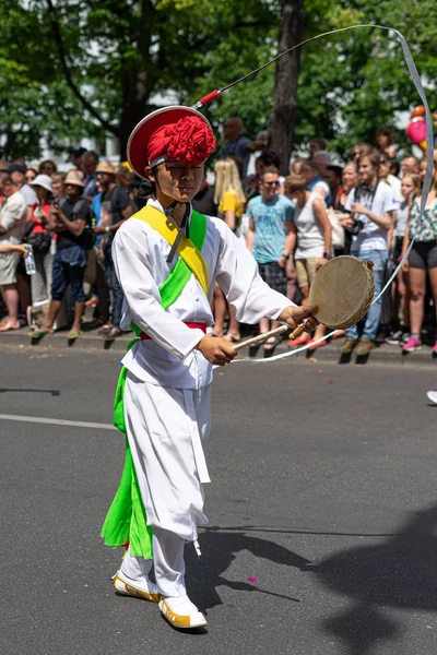 2019年6月9日 一年一度的文化狂欢节 Karneval Der Kulturen 围绕五旬节周末庆祝 与会者在街上狂欢 — 图库照片