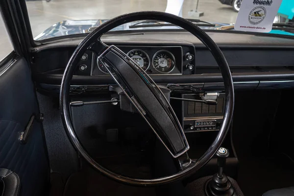 2019年6月8日 コンパクトなエグゼクティブカーBmw 1600 Cabriolet Bmw 02シリーズ の内装 Die Oldtimer Show — ストック写真