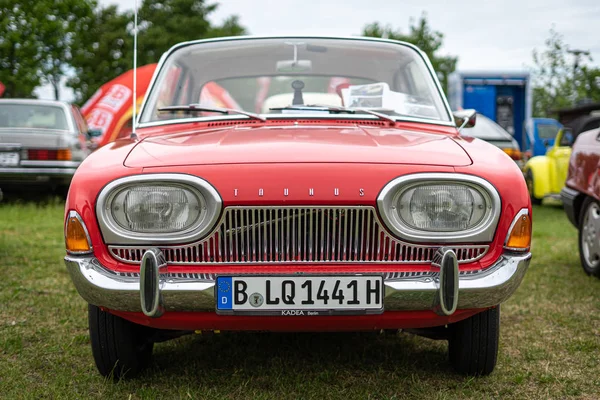 Paaren Glien Alemania Junio 2019 Coche Familiar Ford Taunus 17M —  Fotos de Stock